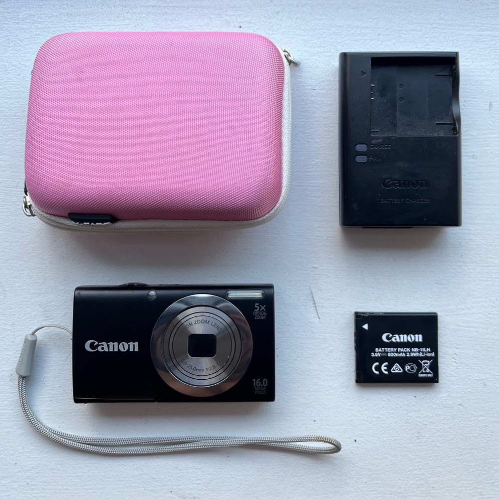 Canon Digital Camera + Battery/Case/Charger